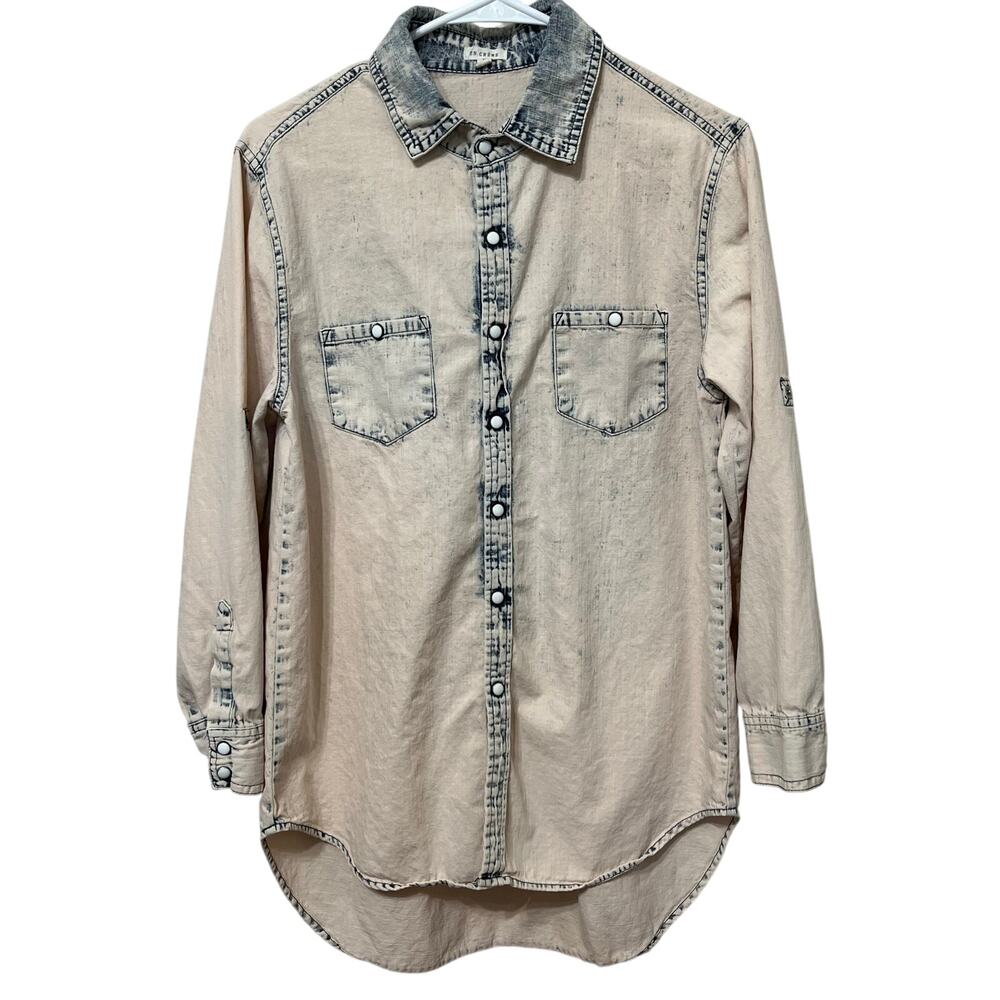 En Creme Women’s Shirt Sz Small Distressed Denim Snaps H/L Roll Tab